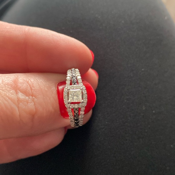 Elegant White Gold White Diamond and Black Diamond Women's Wedding Ring Set - Picture 7 of 10